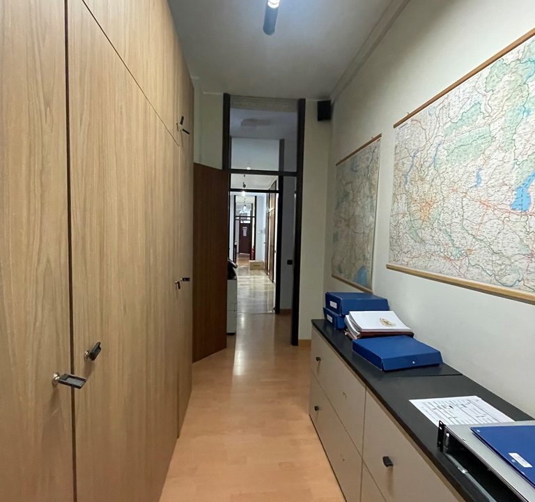 piazzale-europa-Gallarate-ufficio-corridoio