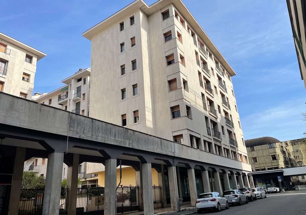 piazzale-europa-gallarate-esterno-ufficio