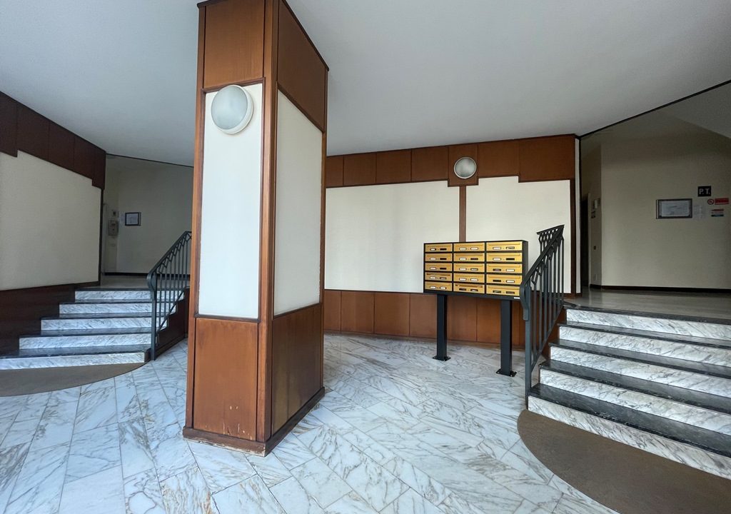 piazzale-europa-gallarate-ingresso-palazzina