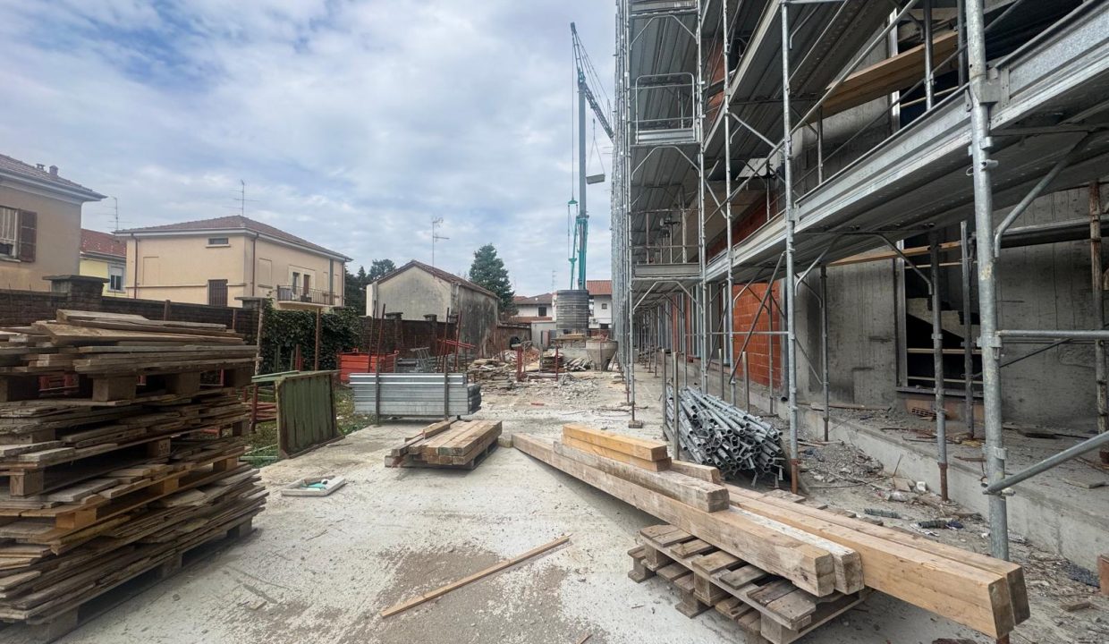 nuova-costruzione-gallarate-milano-stazione-aeroporto-malpensa-giardino