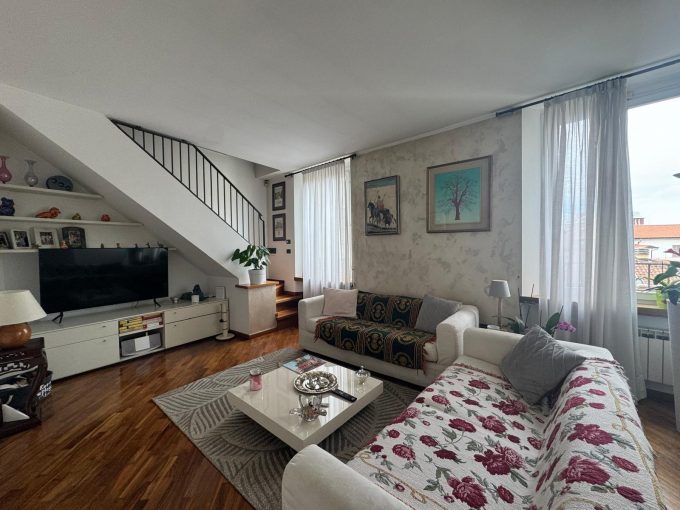 trilocale-centro-gallarate-su-due-livelli-gallarate-milano-varese-di-grande-fascino-