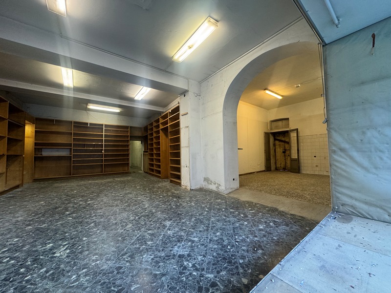 gallarate-centro-negozio-vendita-vetrine-su-strada