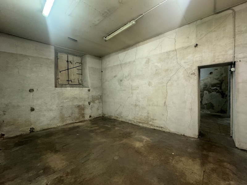 gallarate-centro-negozio-vendita-vetrine-su-strada