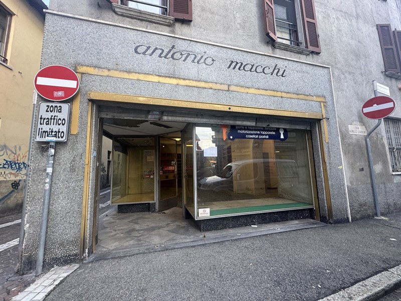 gallarate-centro-negozio-vendita-vetrine-su-strada