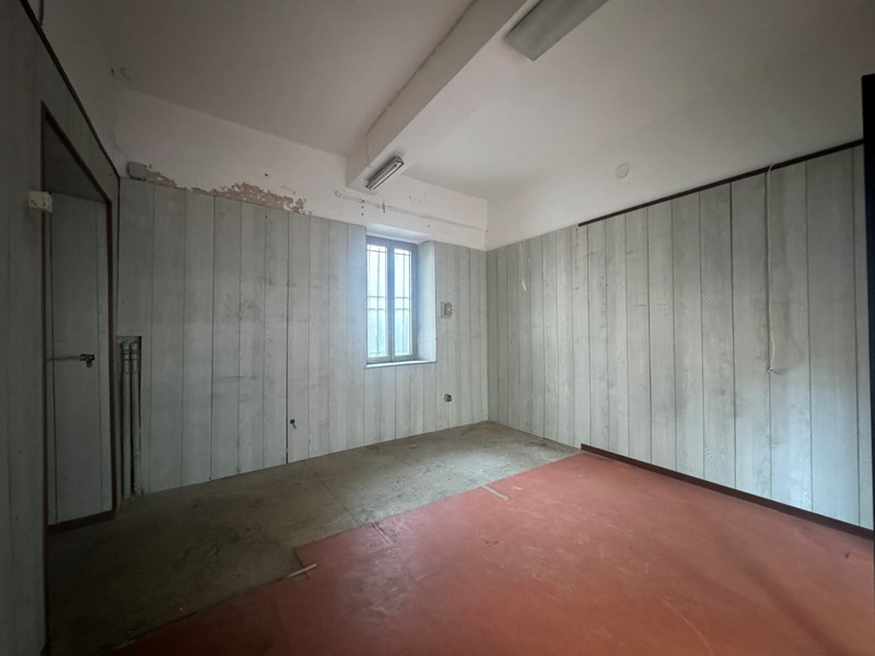 gallarate-centro-negozio-vendita-vetrine-su-strada