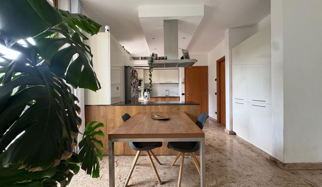 villa-vergiate-giardino-piu-livelli-terrazzo