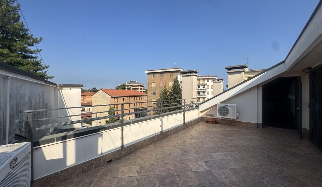 attico-superattico-gallarate-centro-terrazzo-balcone-box-doppio-milano-malpensa-varese