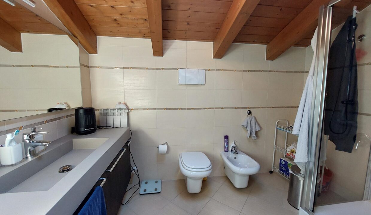 duplex-trilocale-due-livelli-ferno-malpensa-milano-box