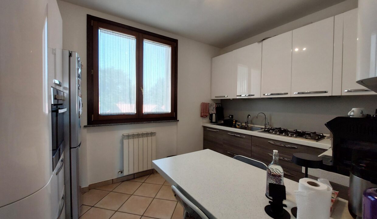 duplex-trilocale-due-livelli-ferno-malpensa-milano-box
