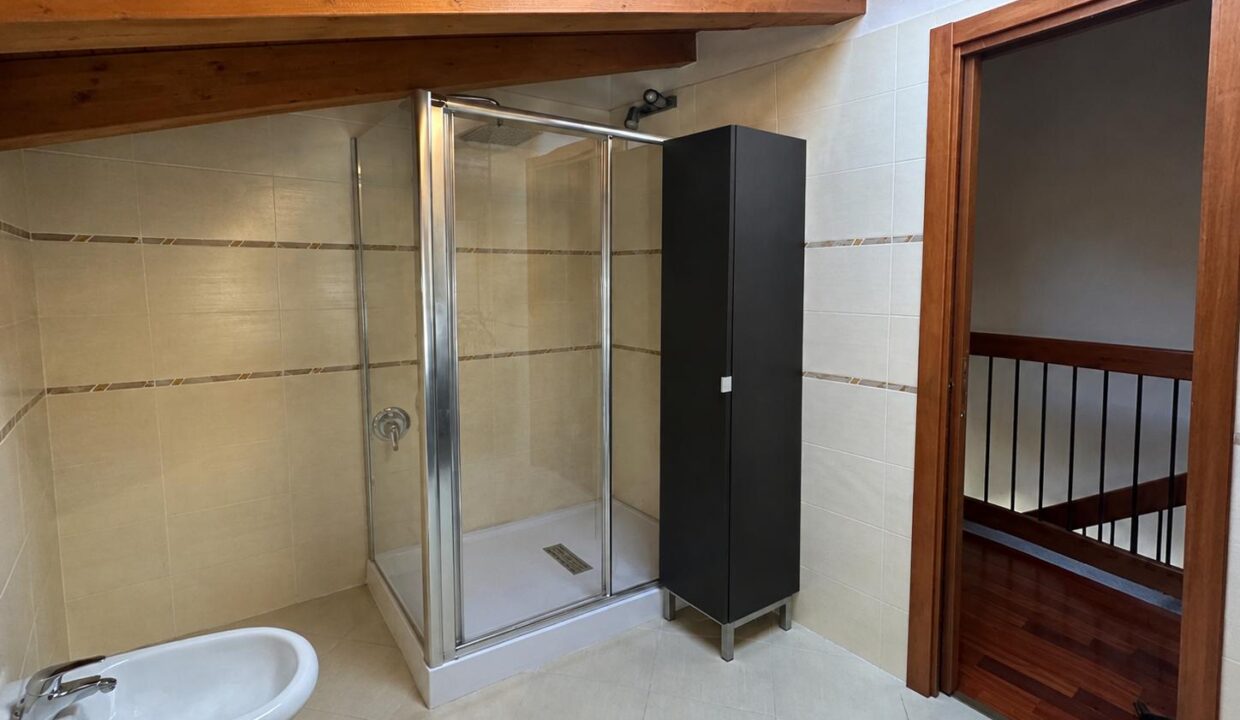 duplex-trilocale-due-livelli-ferno-malpensa-milano-box