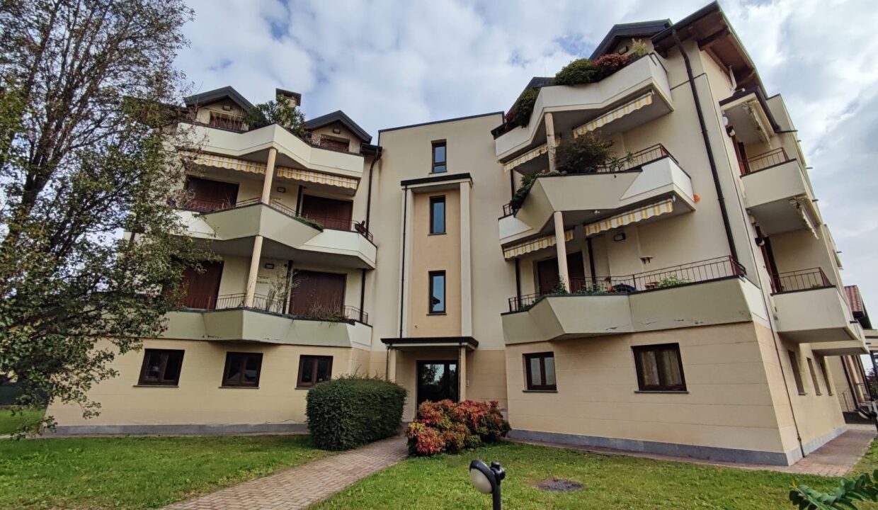duplex-trilocale-due-livelli-ferno-malpensa-milano-box