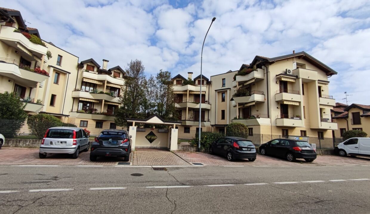 duplex-trilocale-due-livelli-ferno-malpensa-milano-box