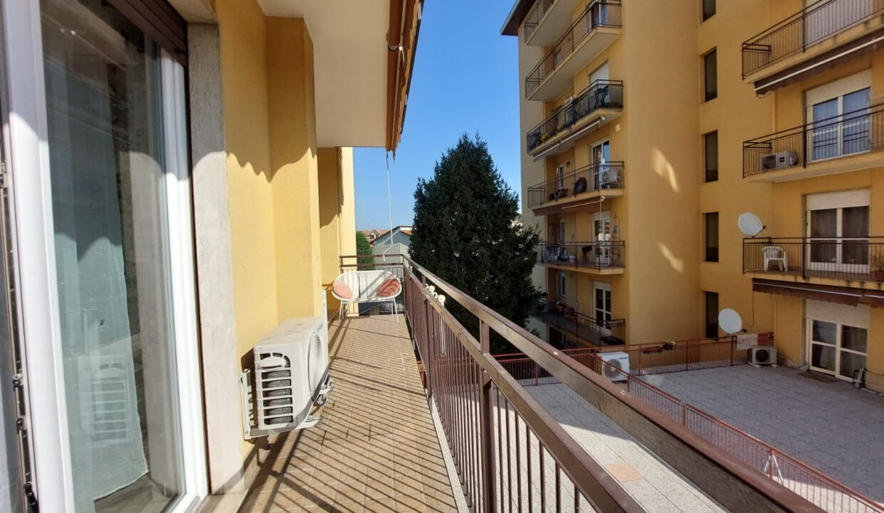 Trilocale-arredato-in-affitto-cardano-al-campo-balcone-malpensa-gallarate