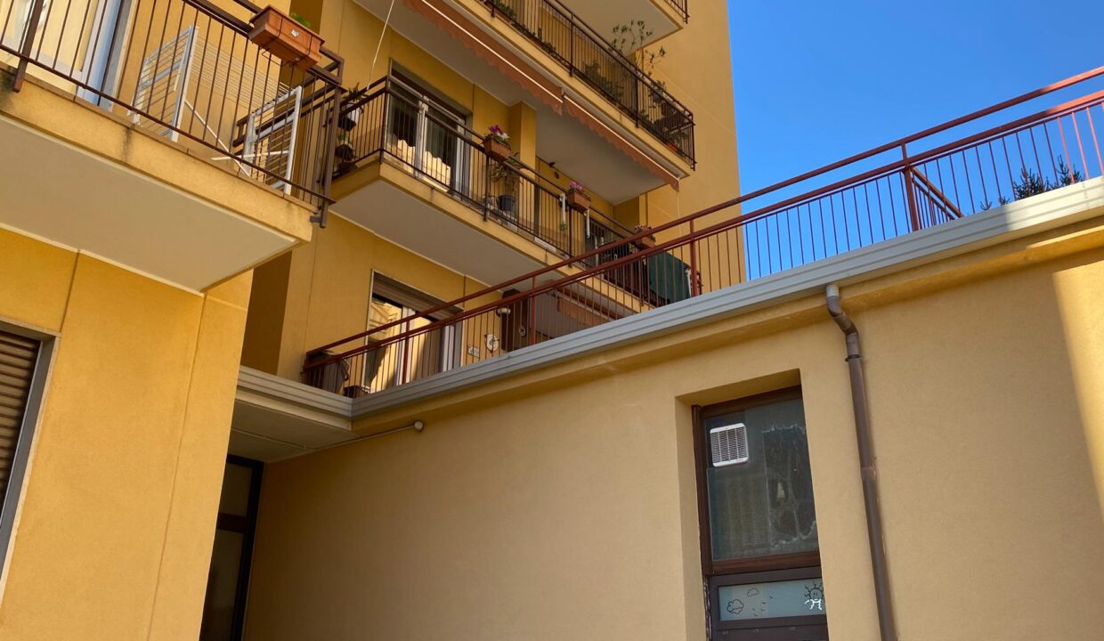 Trilocale-arredato-in-affitto-cardano-al-campo-balcone-malpensa-gallarate