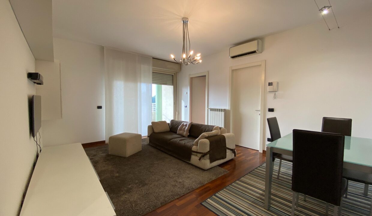 Trilocale-arredato-gallarate-milano-malpensa-balconi