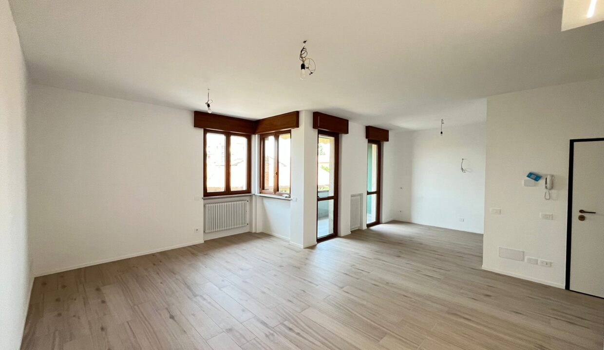 trilocale-vendita-busto-arsizio-balcone-terrazzo-box-doppio-cantina-milano-malpensa-varese