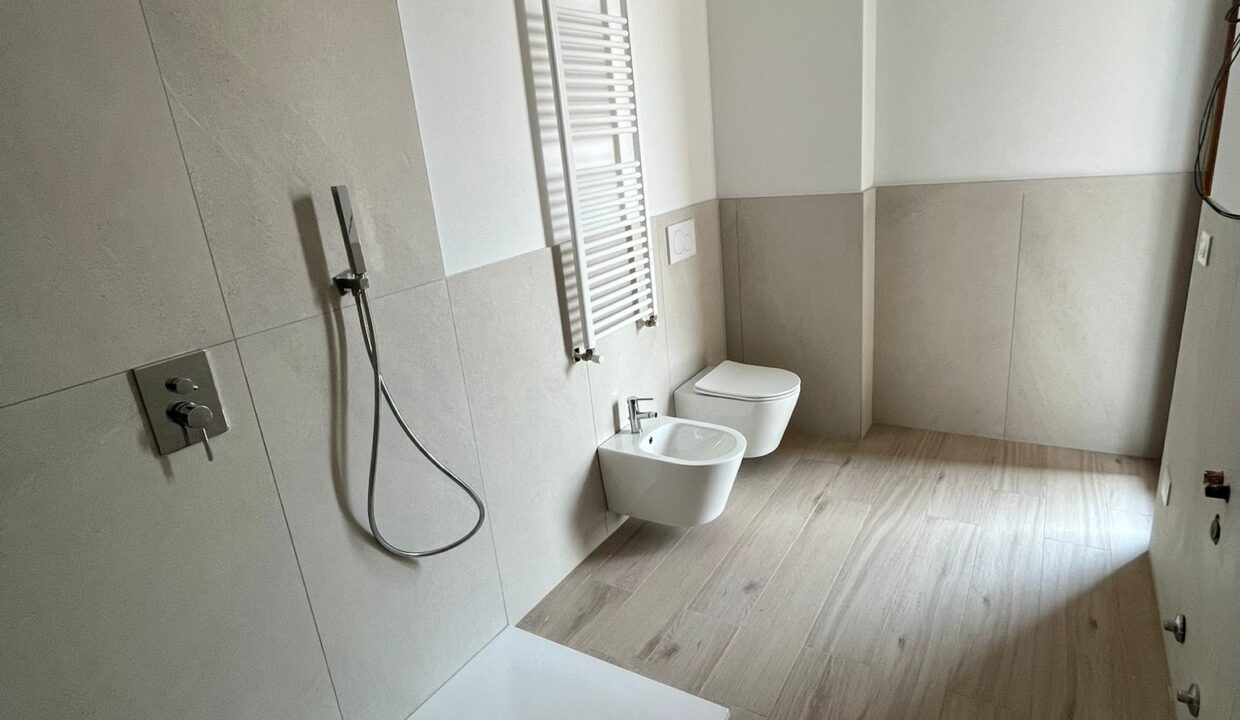 trilocale-vendita-busto-arsizio-balcone-terrazzo-box-doppio-cantina-milano-malpensa-varese