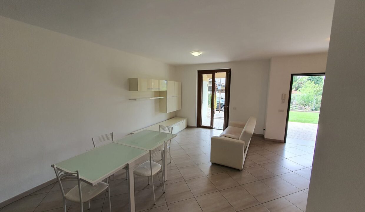 Bilocale-piano-terra-arsago-seprio-arredato-milano-malpensa-cantina