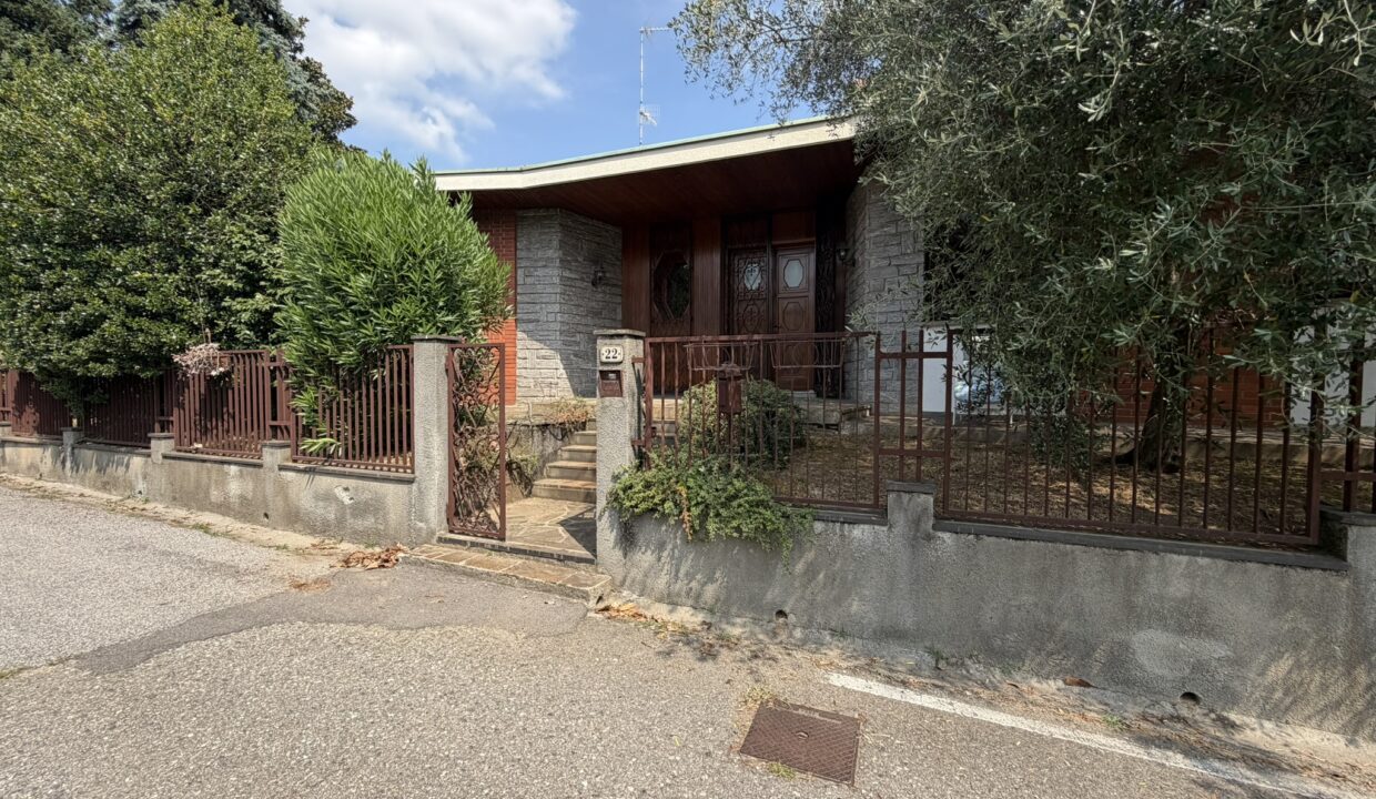 Villa-gallarate-crenna-aeroporto-milano-malpensa-giardino-box-doppio