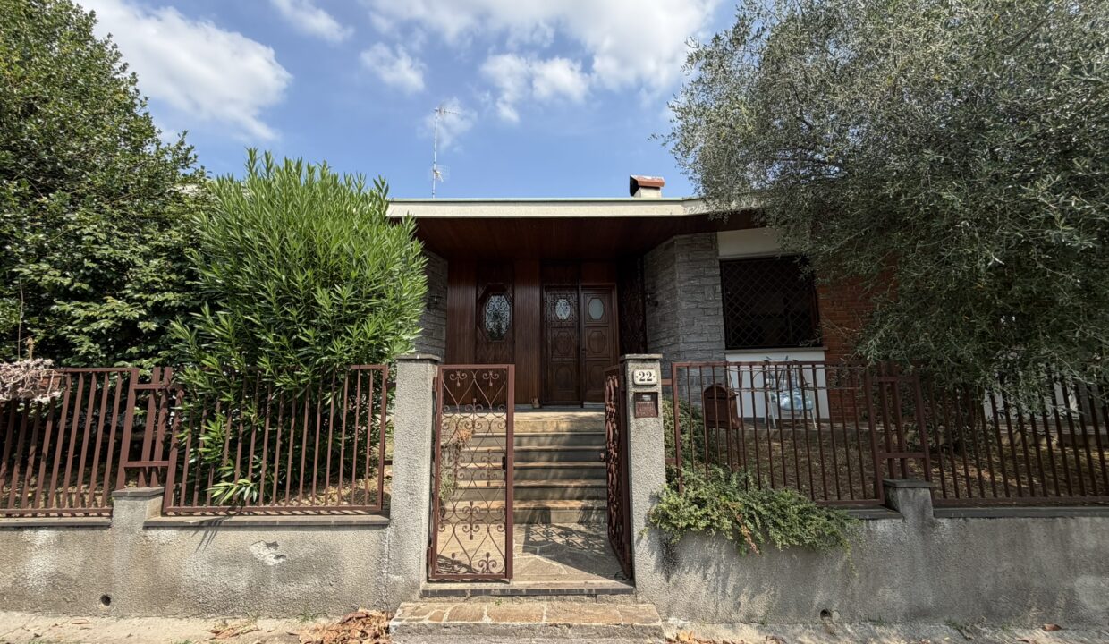 Villa-gallarate-crenna-aeroporto-milano-malpensa-giardino-box-doppio