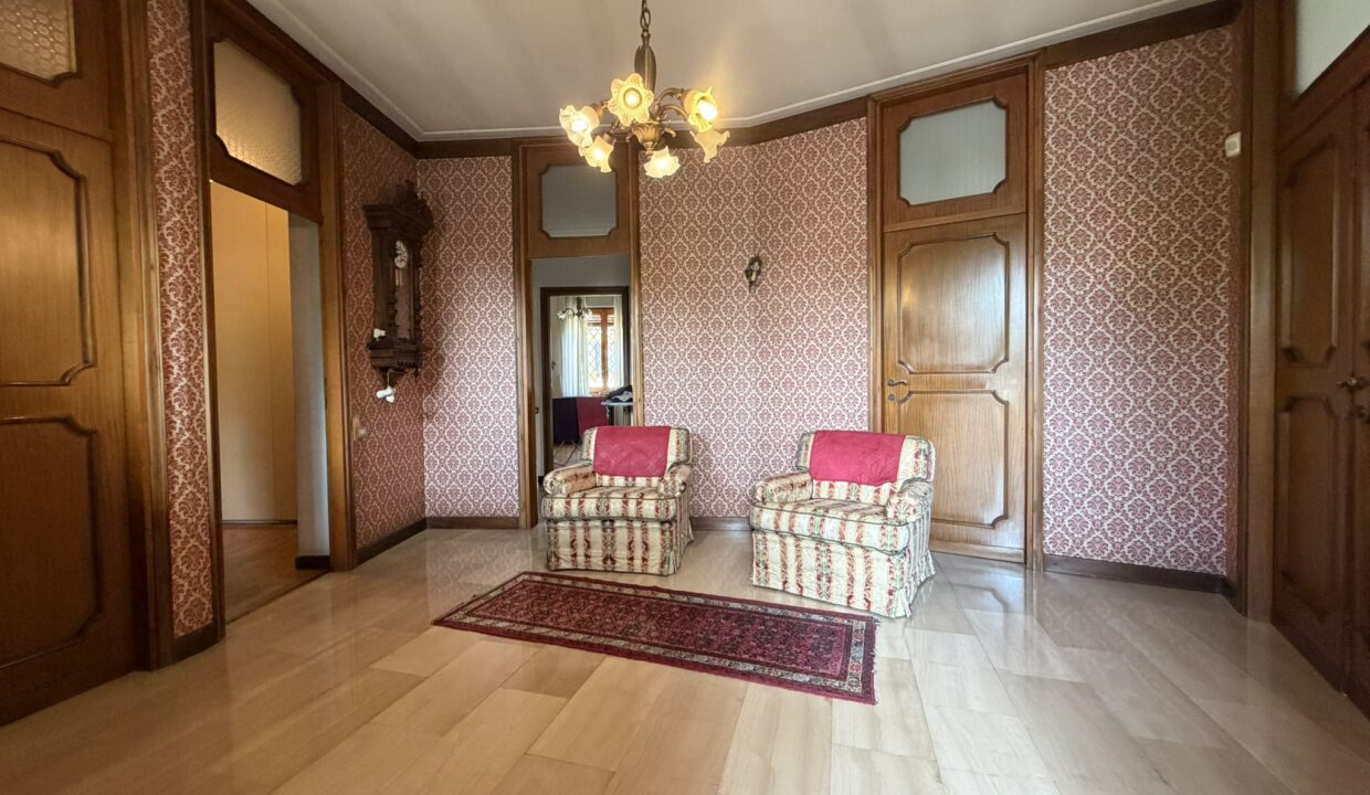 Villa-gallarate-crenna-aeroporto-milano-malpensa-giardino-box-doppio