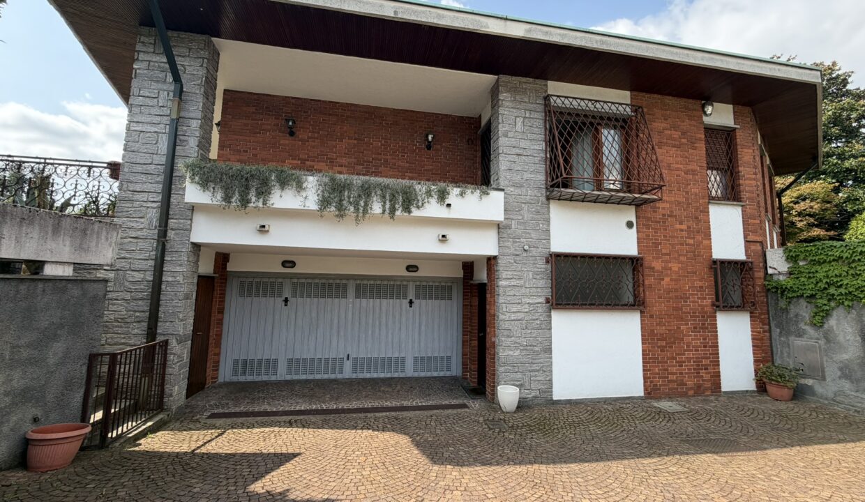 Villa-gallarate-crenna-aeroporto-milano-malpensa-giardino-box-doppio