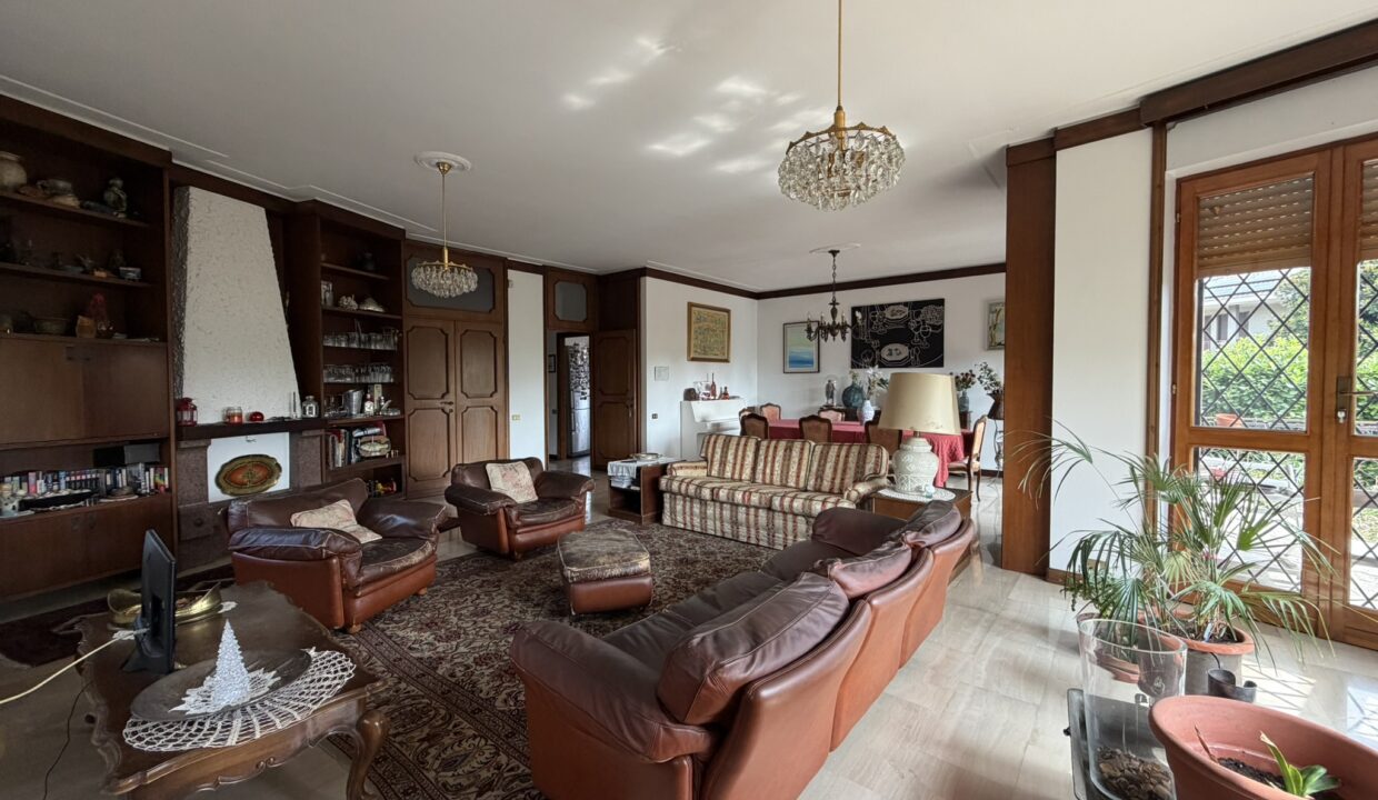 Villa-gallarate-crenna-aeroporto-milano-malpensa-giardino-box-doppio