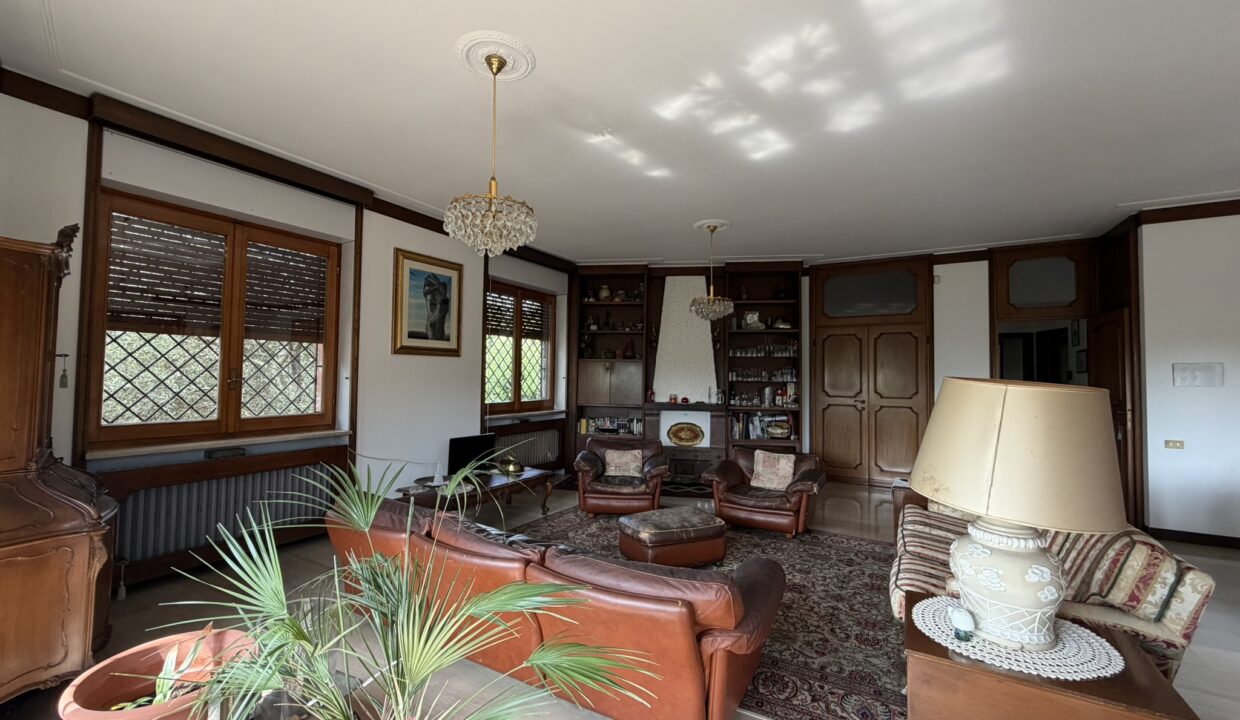 Villa-gallarate-crenna-aeroporto-milano-malpensa-giardino-box-doppio