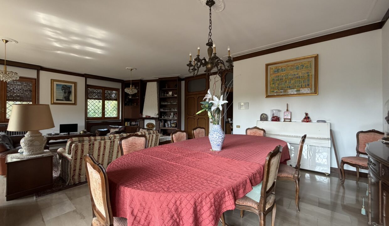 Villa-gallarate-crenna-aeroporto-milano-malpensa-giardino-box-doppio