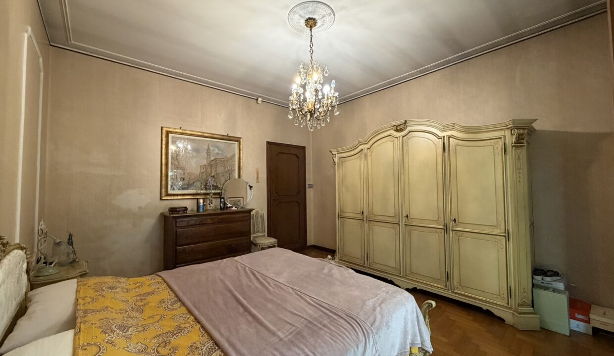 Villa-gallarate-crenna-aeroporto-milano-malpensa-giardino-box-doppio