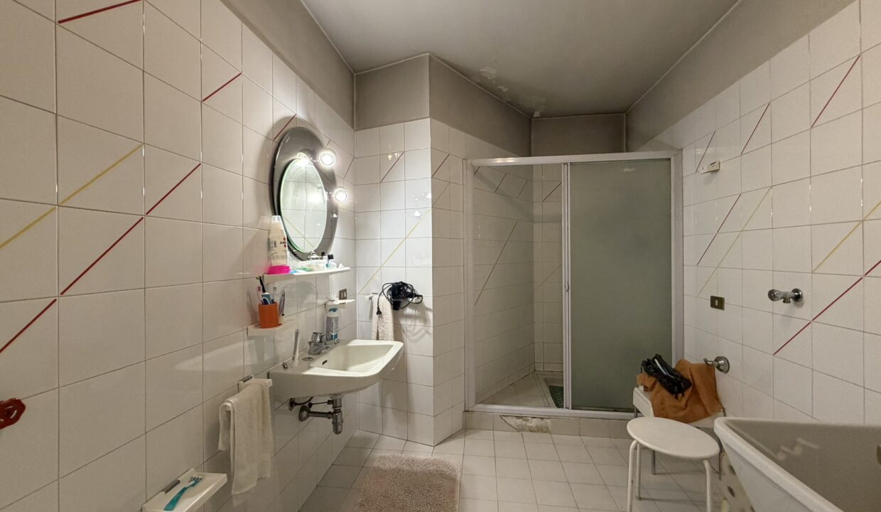 Villa-gallarate-crenna-aeroporto-milano-malpensa-giardino-box-doppio