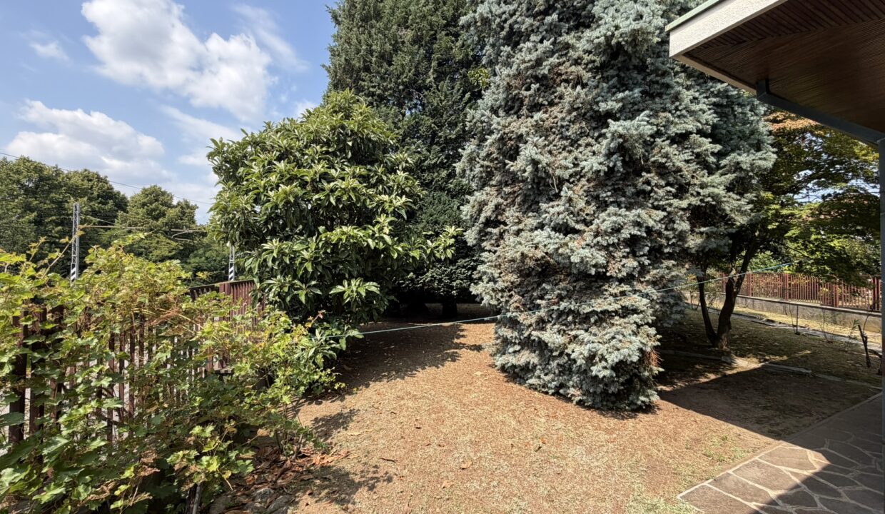 Villa-gallarate-crenna-aeroporto-milano-malpensa-giardino-box-doppio
