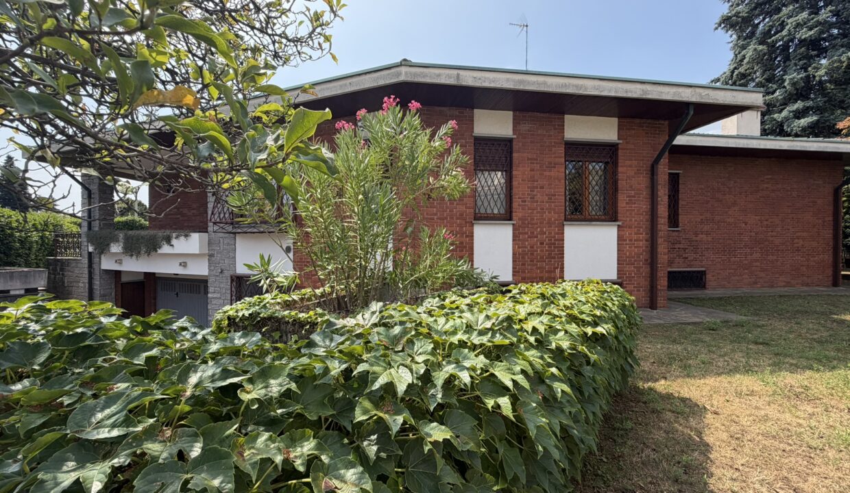 Villa-gallarate-crenna-aeroporto-milano-malpensa-giardino-box-doppio