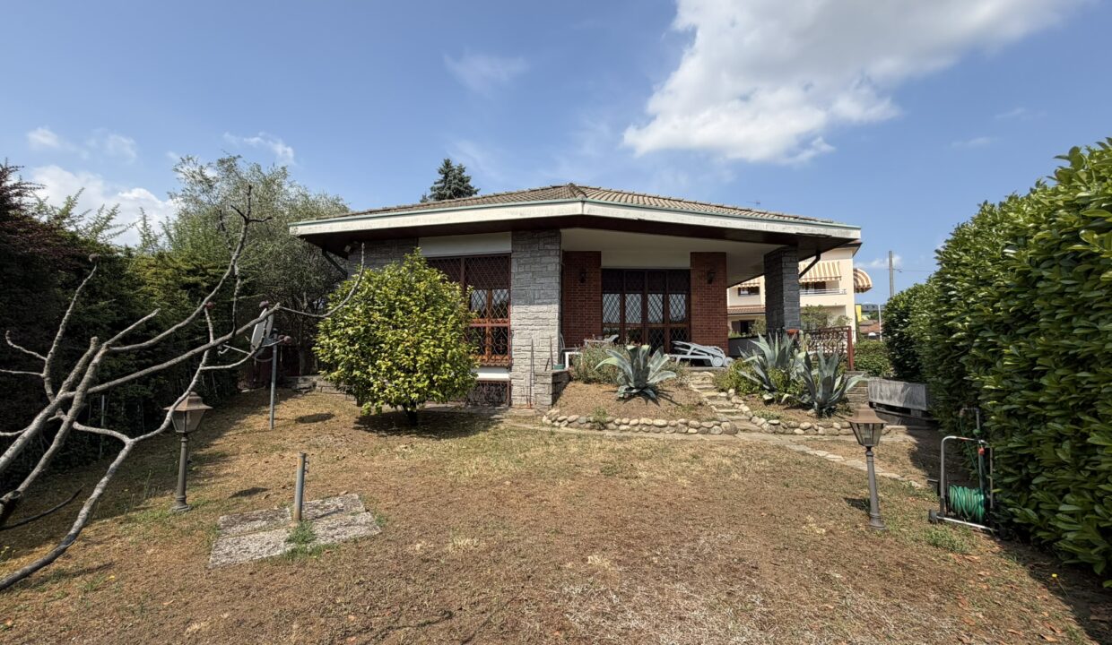 Villa-gallarate-crenna-aeroporto-milano-malpensa-giardino-box-doppio