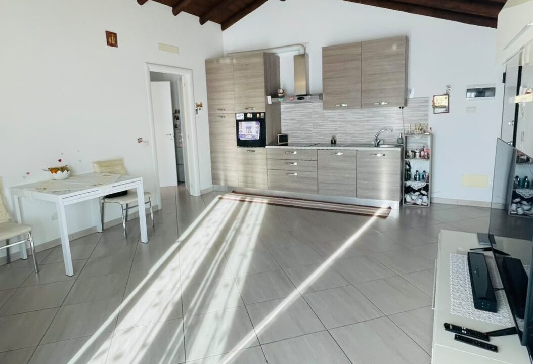 bilocale-arredato-arsago-seprio-balcone-cantina-posto-auto-malpensa-milano